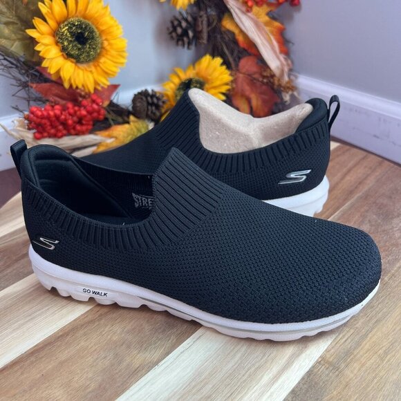Skechers GOwalk Travel Knit Slip-Ons - Maui Escape Sz 8WIDE Black - Picture 1 of 10